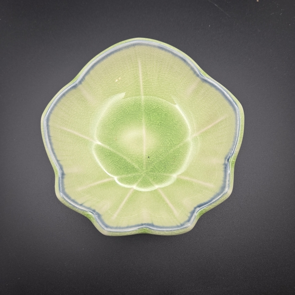 Kotobuki Style Green Crackle Glaze Leaf Pottery Bowls.